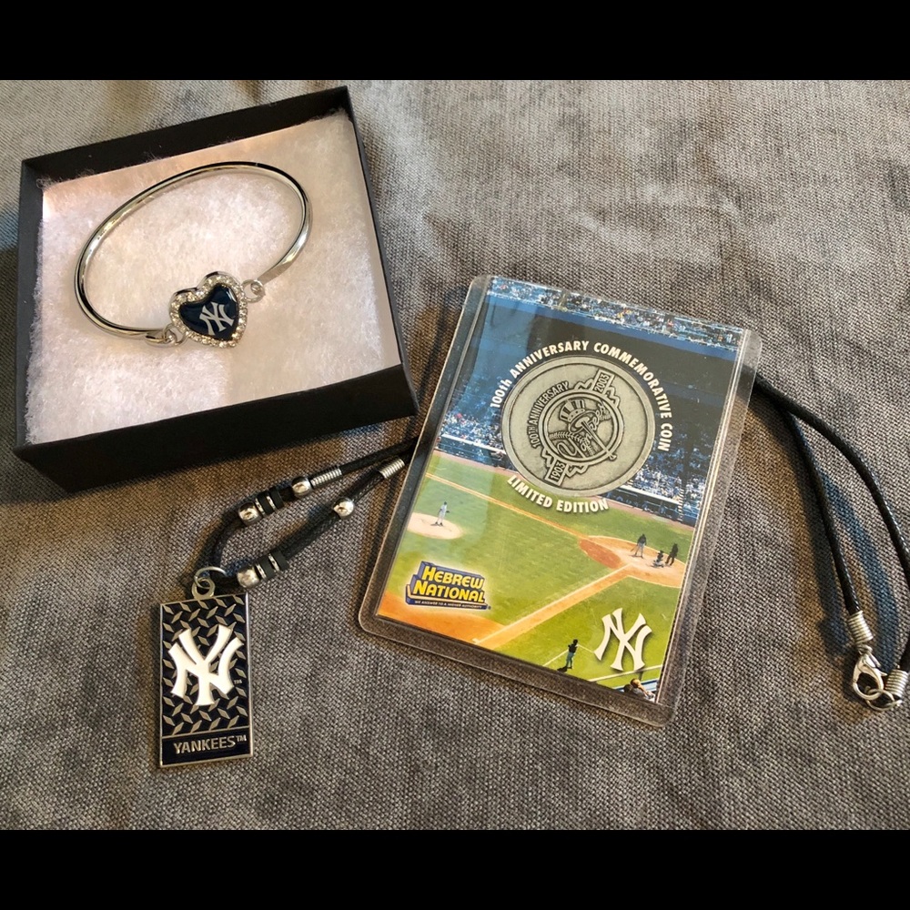 NEW YORK YANKEES NECKLACE BRACELET & COIN
